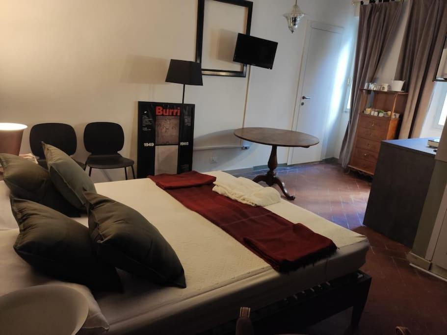 Lovely Portion Of Property Near Piazza Santo Spirito فلورنس المظهر الخارجي الصورة